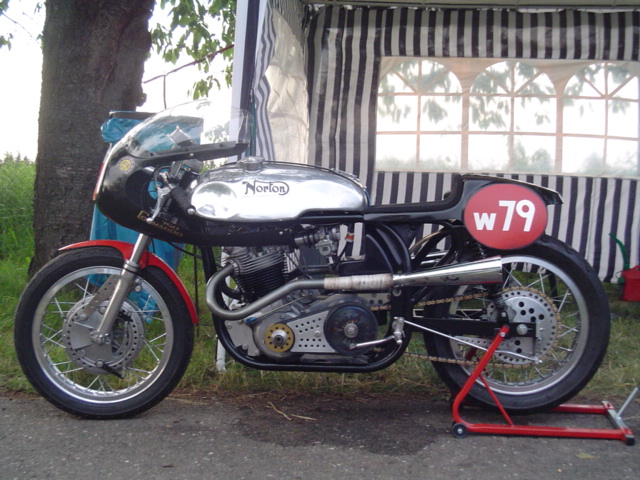 classic-racer
Norton 750 Dominator
