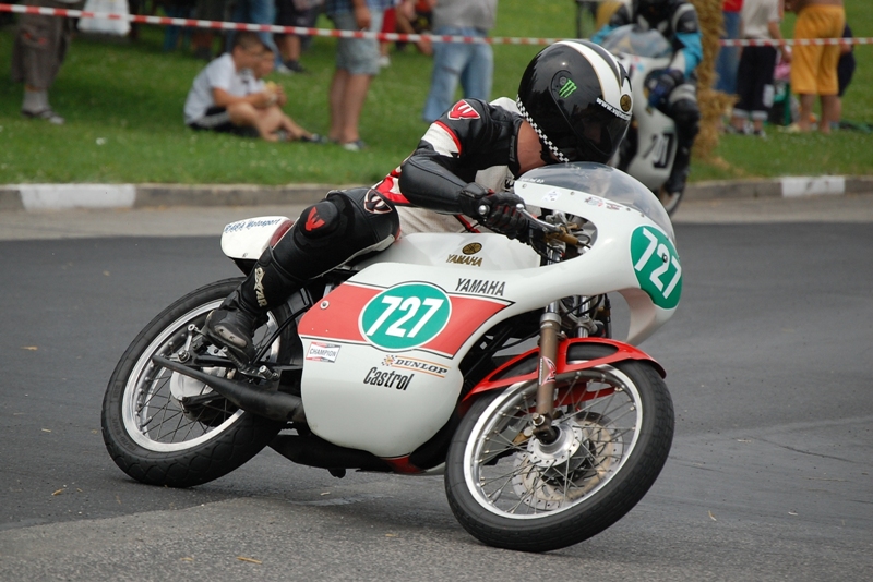 Vojta "Andy" Staniš, Yamaha RD200, Bj.1975
www.vojtastanis.wz.cz
