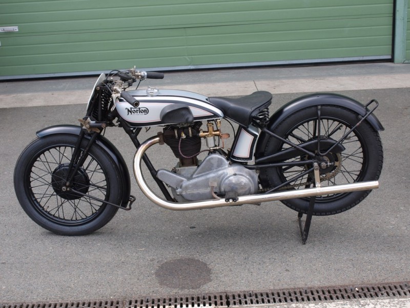 Norton CS1
Classic-Racer Norton CS1 , OHC 500 ccm , Bj. 1929
Schlüsselwörter: Norton