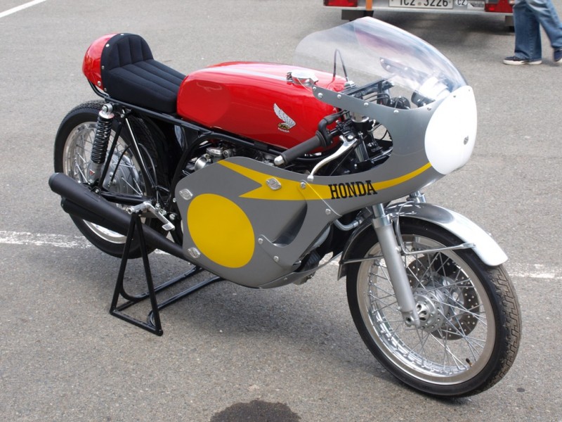 Honda
 Honda 500 replica Mike Hailwood , Jim Redman
Schlüsselwörter: Honda Classic - Racer