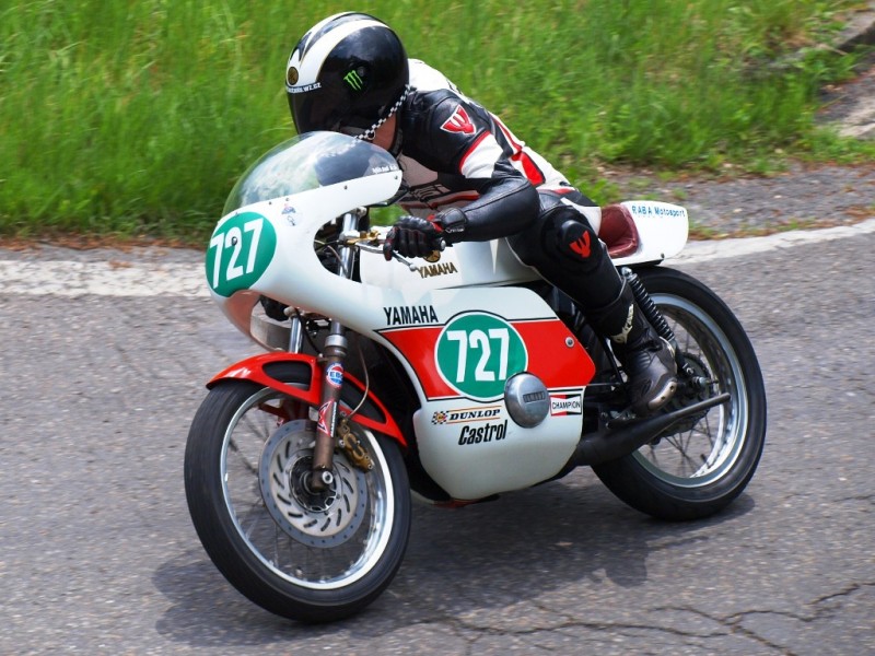 Vojta "Andy" Staniš, Yamaha RD200, Bj.1975
www.vojtastanis.wz.cz
