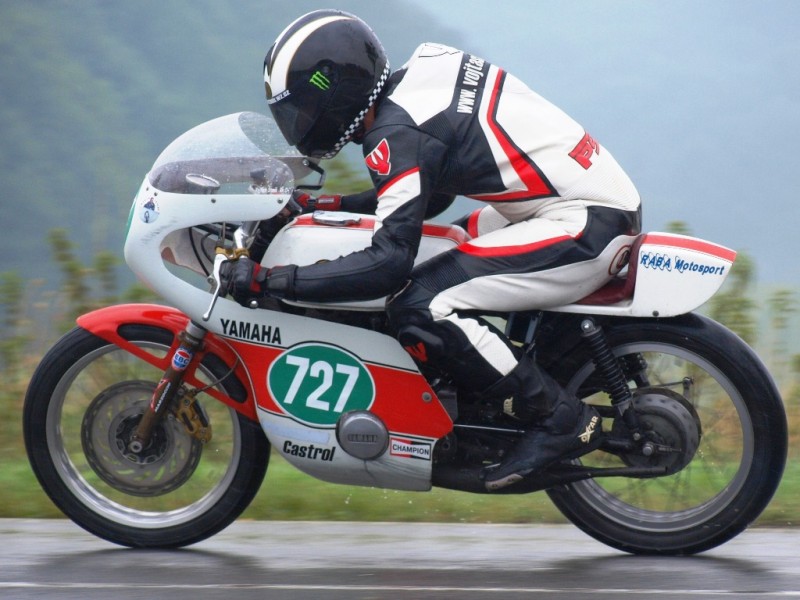 Vojta "Andy" Staniš, Yamaha RD200, Bj.1975
www.vojtastanis.wz.cz
