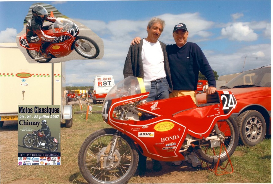 Chimay 2007 Duré Jean et Jim Cury
Jim Cury en ma compagnye apres qu'il est signée ma moto
