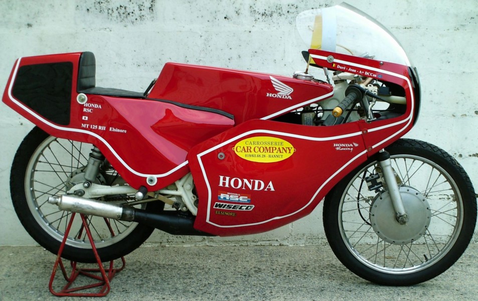 Honda MT 125 RII 1972
Honda MT 125 RII vue Droite
