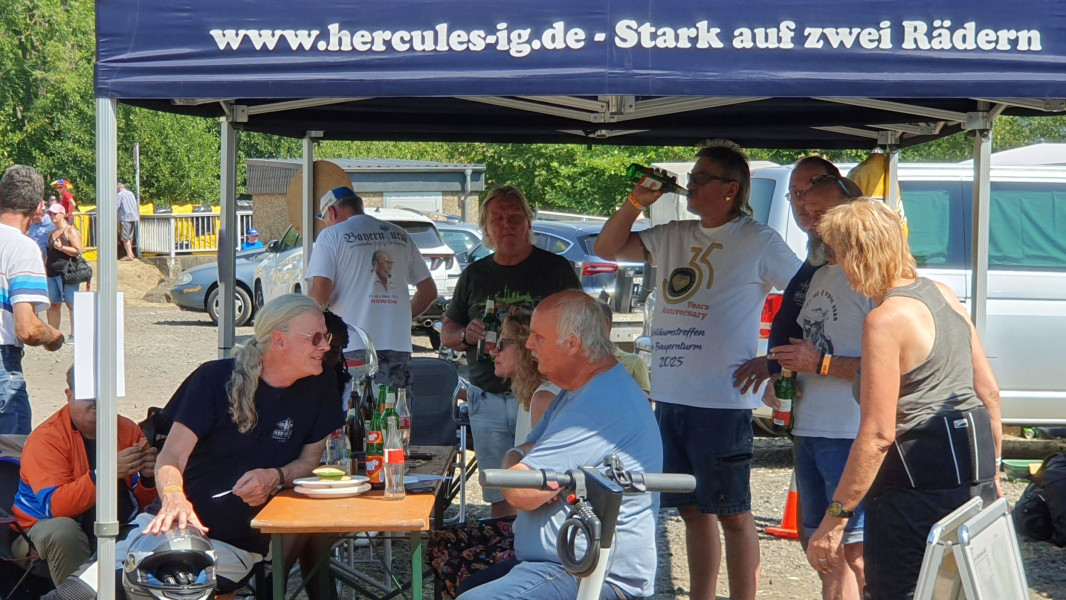 Hercules IG Clubstand
