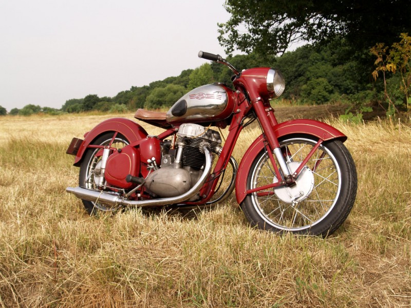 Jawa 500 ohc - 1952 " Schnecke" 
eine von 500
Schlüsselwörter: Jawa,Jawafreunde,Jawa 500 OHC