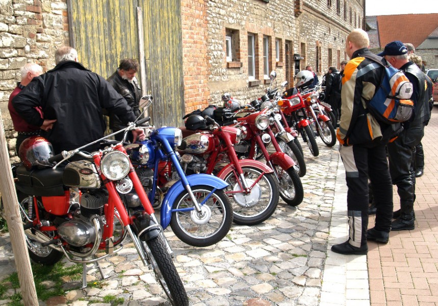 Sesoneröffnung 2008
Jawafreunde-Magdeburg fuhren als Sesoneröffnung zum Jawatag nach Glöthe .
Schlüsselwörter: Jawa,Jawafreunde-Magdeburg