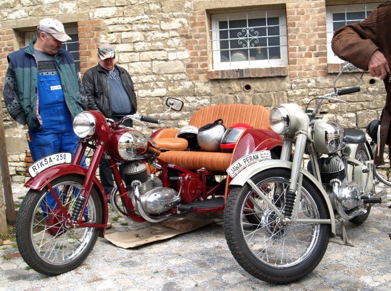 Sesoneröffnung 2008 mit JAWA Rikscha
eine seltene Jawa Rikscha bei   Jawafreunde-Magdeburg
Schlüsselwörter: Jawa,Jawafreunde-Magdeburg