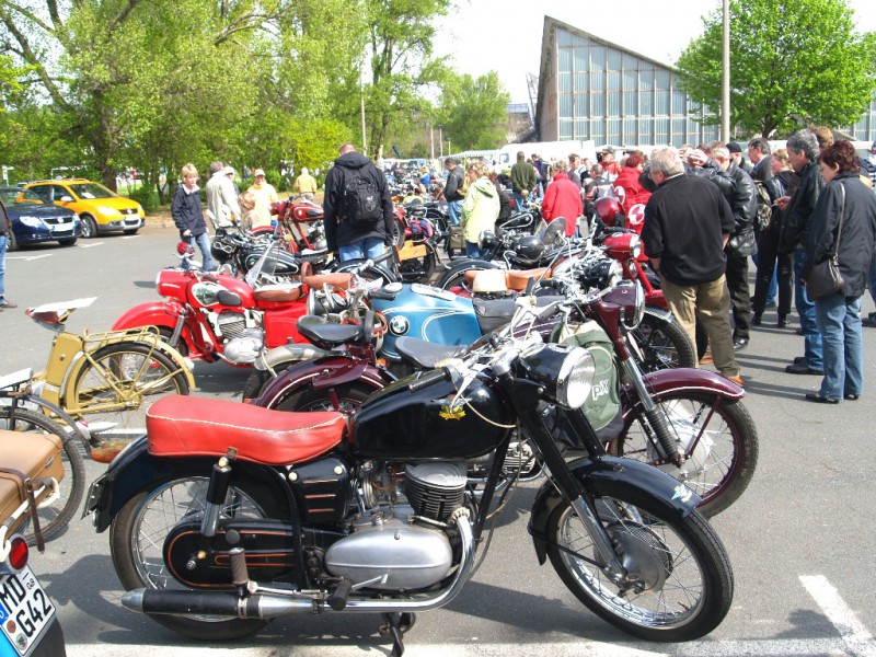 1.Mai Frühzündung in Magdeburg mit Pannonia
dieses mal nicht mit einer JAWA sondern mit einer Pannonia 250 von 1957 

