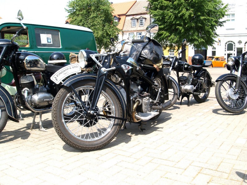 Zündapp K 500 in Burg
schöne Zündapp K 500 in Burg- kurz vor der Ausfahrt zum Spargelfest Hohenseeden
