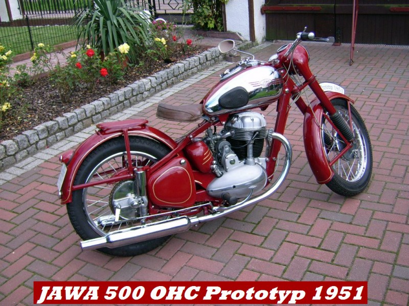 Jawa 500 ohc Prototyp von1951
Prototyp mit 2 Zyl.4takt,Königswelle(OHC) ,500 ccm, 26 PS
Schlüsselwörter: Jawa,Jawafreunde-Magdeburg