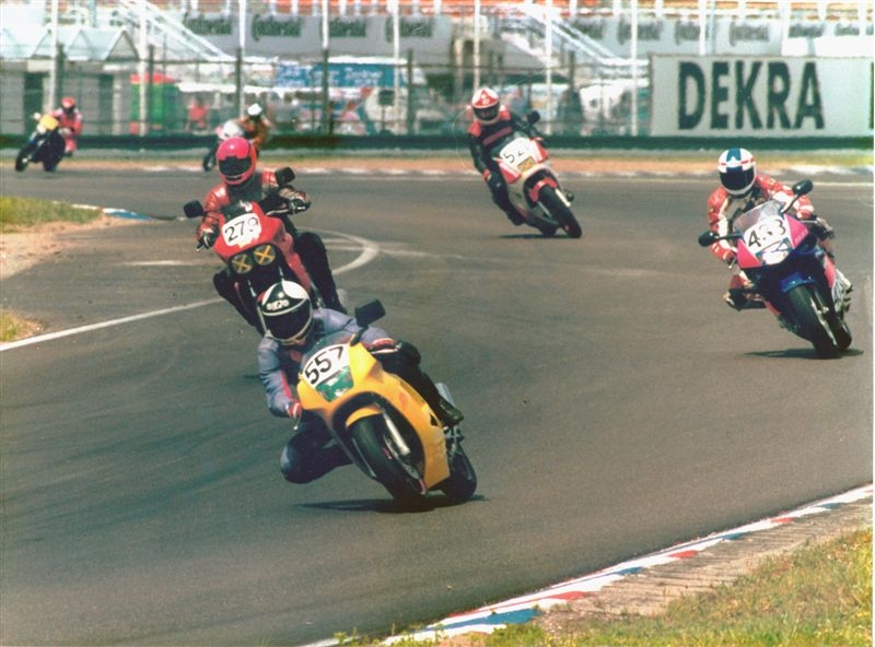 Zuvi Rheintal Mo-Rallye Hockenheim
19. ADAC Rheintal Motorrad-Rallye Hockenheim am 21.06.1992
#557 Jens Winter Suzuki RGV 250 Klasse 4
während der Dauerprüfung, Stempelkarte verloren, 10 Strafpunkte kassiert! 
