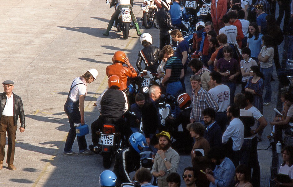 Solitude Prüfungsfahrt 1981
An der Box
Toni Volz
