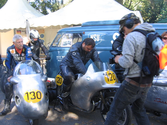 Hamburger Stadtparkrennen 2007
Li. Klaus Schüssler,der Macher im Hamburger Motorsportclub selbst erfolgreicher Langstrecken Rennfahrer  und einer der ersten bei HONDA Deutschland als die noch in Hamburg ansässig waren.Hier auf NSU Sportmax 1955 wie sie Weltmeister H.P.Müller fuhr. Rechts die 250er WM Sieger Maschine von 1954 Rennmax Twin mit Delphin Verkleidung,am Startgerät Markus Halter,Bad Friedrichshall der seine unverkleidete Sportmax pilotierte.
