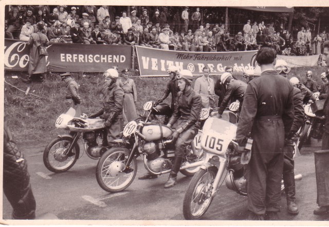 Werdegang eines 3 fachen Deutschen Meisters 1960,1963,1964 Heiner Butz Aspisheim
So sahen Ende der 50er die Ausweisfahrer Maschinen aus,Lampe ab Nummerntafel drauf und los gehts
