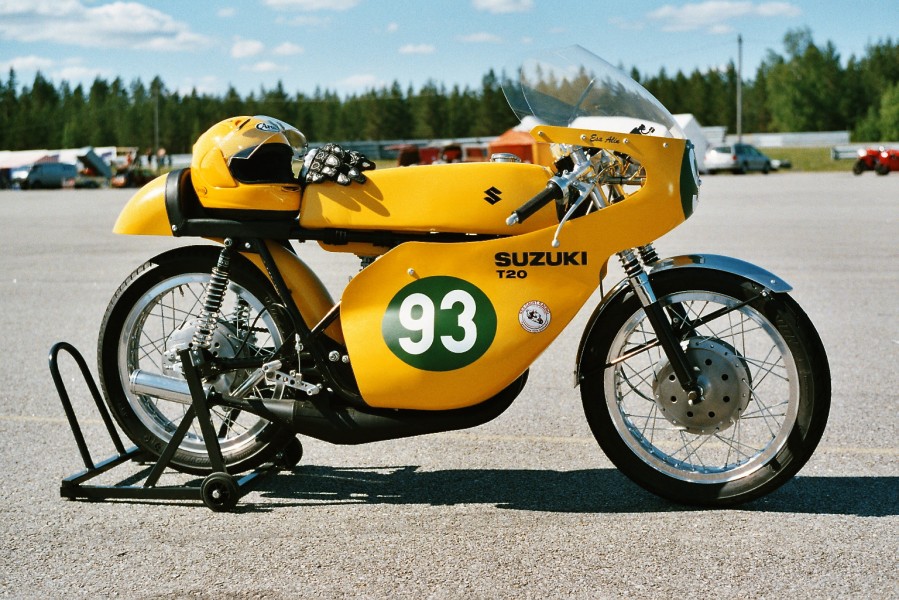 Suzuki T20 (1967) von Esa Alin aus Finnland
Schlüsselwörter: Suzuki classic TT