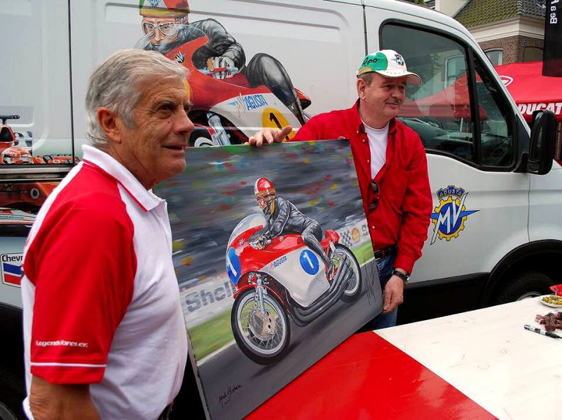 Agostini Henk Stadman City race Assen 2014
Ago is signing the latest MV Agusta painting from Henk Stadman June 2014
