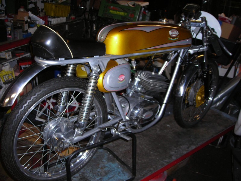 Mondial Record Special 50cc
Baujahr 1970
komplett Restauriert
Eigentümer:Franz Dorfner,Wien
