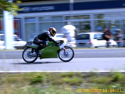 Zschorlau 2009
Detlerf Wöller ( Motopipes ) auf Simson
