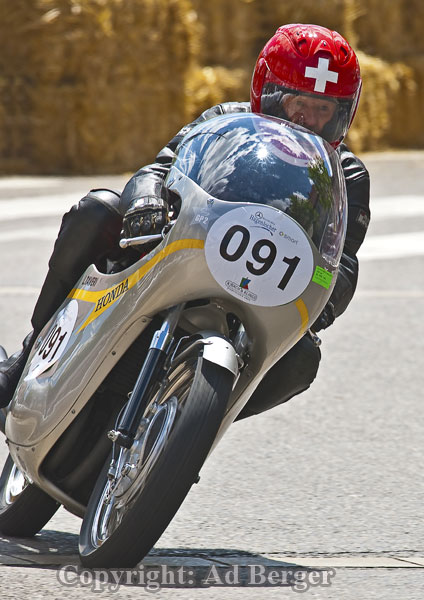 Luigi Taveri, Honda RC 162, 250 Replika

