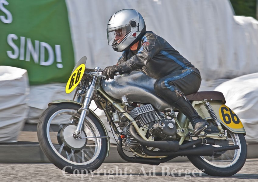 Gustl Hobl, "Singende Säge" DKW RM350 
Sonderlauf - DKW
