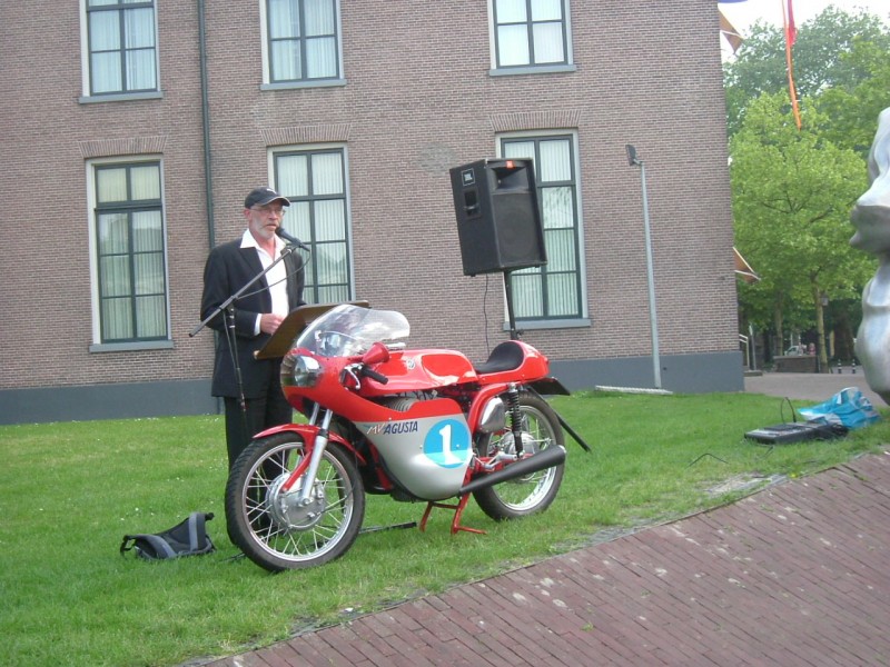 mv agusta
mv agusta 350 bj 1972.
Erik Harteveld TT poëzie assen 2007.
Schlüsselwörter: mv agusta 350 bj 1972.