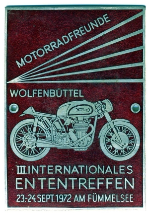 Ententreffen
1972 gabs noch Metallplaketten aus Schwäbisch Gmünd
