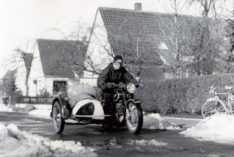 1967 - Entes erstes Gespann BMW R25/3 
damals mein Anfängerjahr mit der falschen Einstellung :
"echte Männer fahren mit Mütze"
