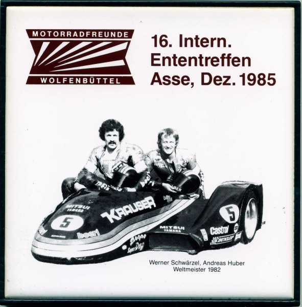 Fliese vom Motorradtreffen
wie der Schwärzel endlich Weltmeister war musste er natürlich auf unsere Treffenfliese
