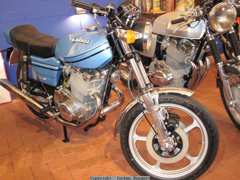 Laverda SF 500, BJ 1977, 40 PS
Sonderausstellung im Boxenstop
Auto- und Spielzeugmuseum Tübingen
