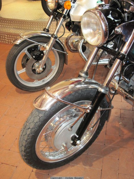 Laverda Bremsen
Laverda 1949-2009 - 60 Jahre Mythos
Sonderausstellung im Boxenstop
Auto- und Spielzeugmuseum Tübingen

