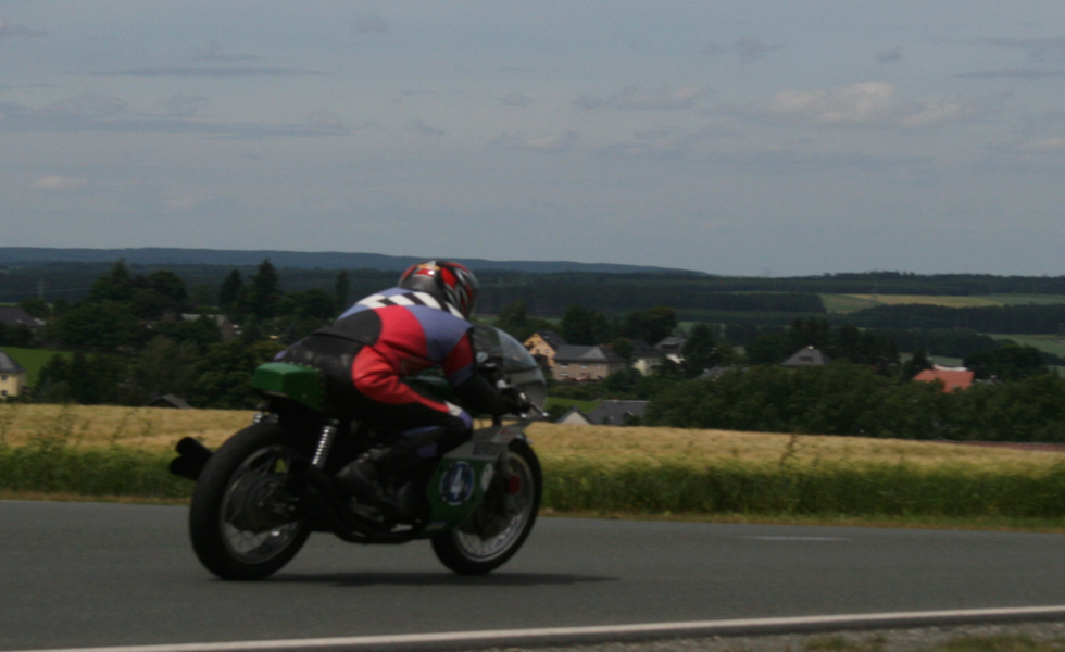 Benelli 350 in Schleiz
Nocheinmal ich mit der Benelli 350
Schlüsselwörter: Schleiz, Benelli, Paso, Nico, Müller, 350