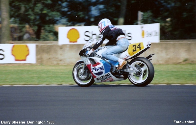 Barry Sheene_Suzuki Nr. 34 Kevin Schwanz
Donington GP 1988
