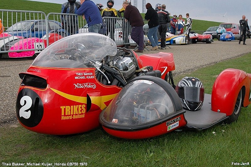 Theo Bakker_Michael Kuijer_Honda CB 750 (ex Steiginga_Kort)
Eemshaven Classic (delfzijl) NL 2008
