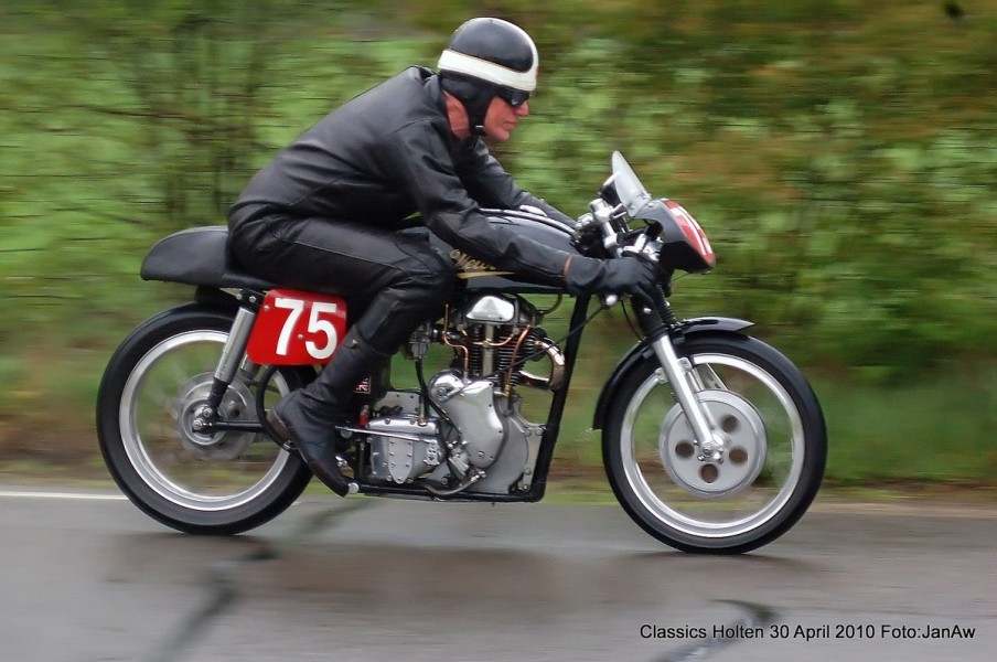 VELOCETTE VIPER 350ccm. 1959_Piet Mager
Classic Demo Holten (NL) 2010
