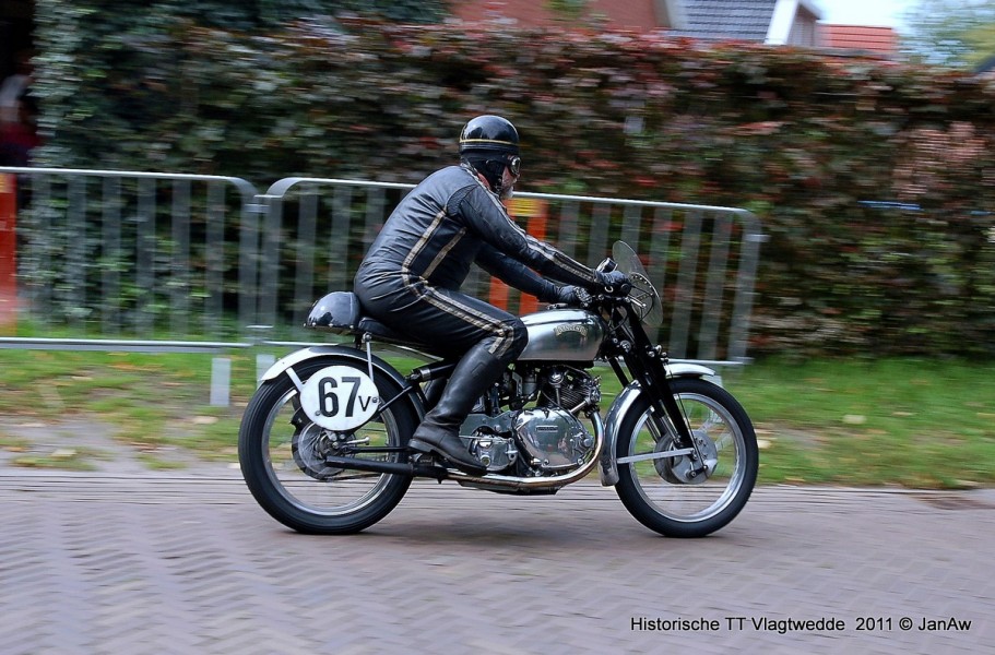 Vincent Special Comet 1951 Ben Fietje
Historische TT Vlagtwedde
