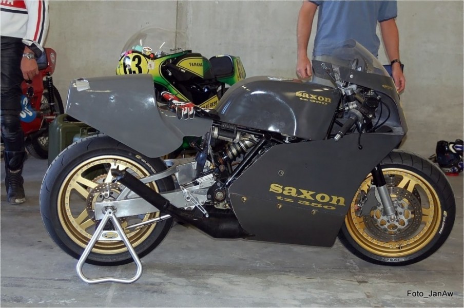 Saxon (Nigel Hill) Yamaha TZ350-telelever front suspension 1980
TT Ciricuit Assen-Michel du Maine
