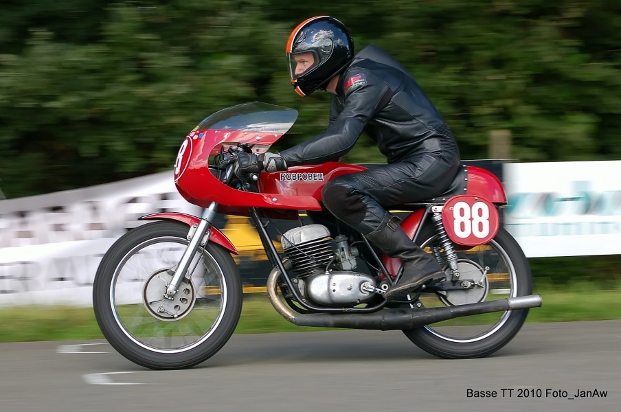 Kovrovets 1 Cyl. 175cc tweetakt V.A Degtyarev-Kovrov USSR (Voskhod)
Martijn Stehouwer Basse TT 2010 (NL)

