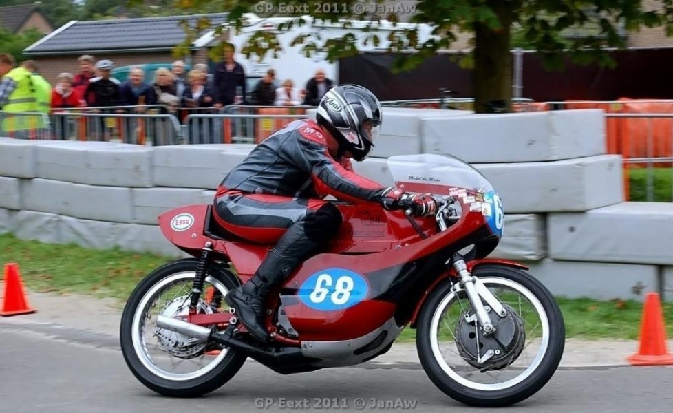 Riemanoc Vmon 350cc 1972
Laatste uitvoering Monocoque Yamaha 350cc (o.a Adri vd Broeke) eigenaar/rijder : Michel du Maine
