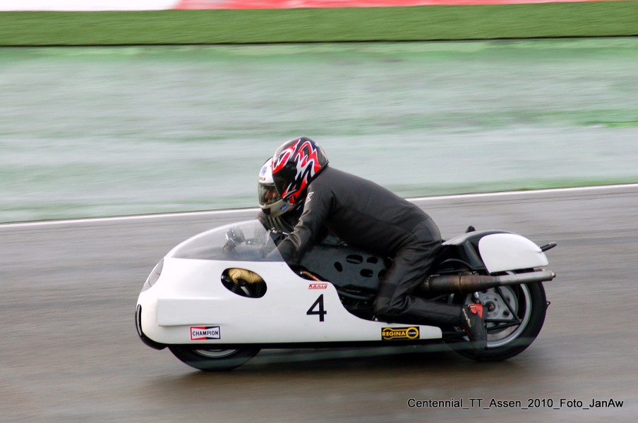 Centennial Classic TT 2010 Assen
Rolf Steihausen_Sepp Huber_Konig RS1
