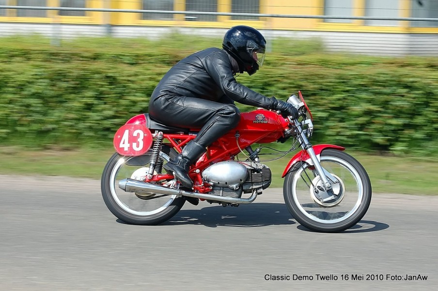 Motobi Imperiale Sport 1960 _ Cees Ranzijn
Classic Demo Twello (NL) 2010
