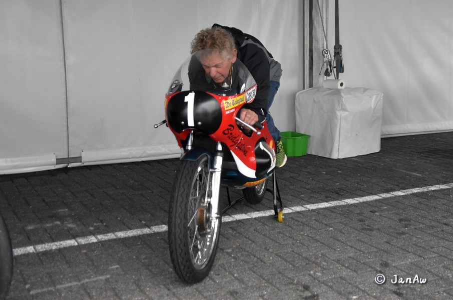 Classic GP Assen 2022
Jos Schurgers Bridgestone
Schlüsselwörter: Assen