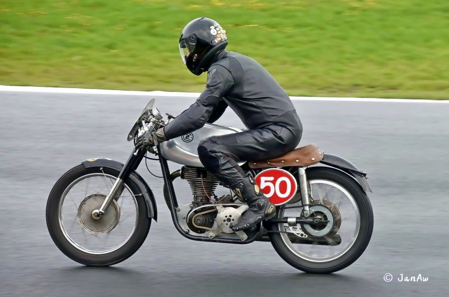 Classic GP Assen 2022
Pavel Simek CZ851 250cc
Schlüsselwörter: Assen