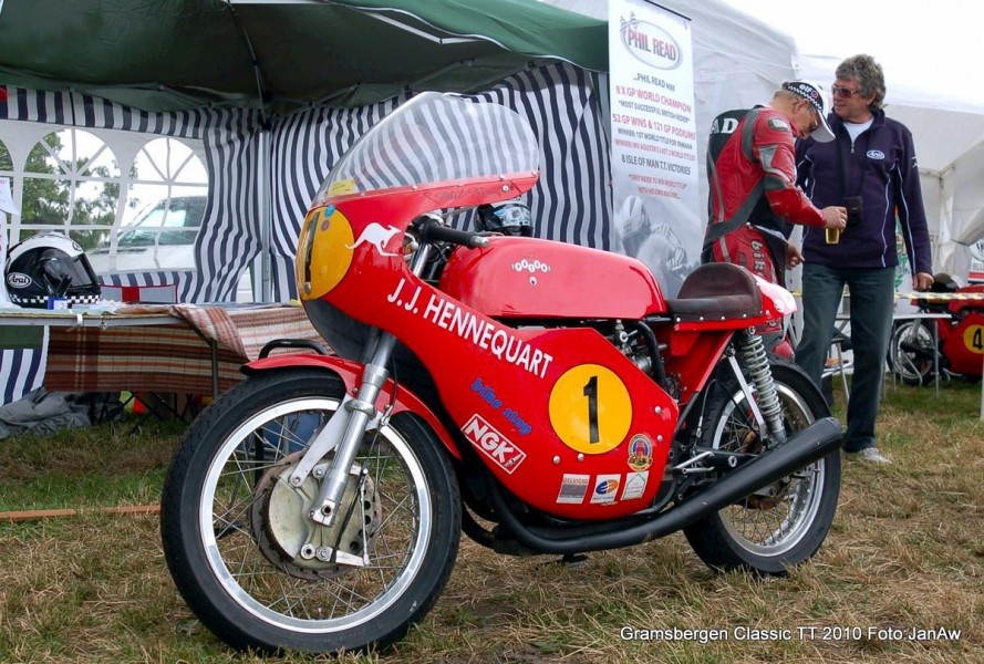 Gramsbergen Classic TT 2010
Paton 500 (498,8 ccm.) 2 Cyl. 4 kleppen per cylinder
Boring/Slag 78 x 52,2 mm.
Stalen wiegframe ,Frame Nr. 008 
73 Pk. , 11.750 Rpm.
