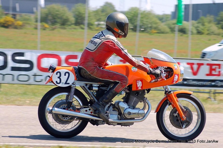 Laverda 1971 Harrie van der Kruijs
Winnaar 24 uren van Oss 1972
Revival 24 uurs Race Oss 2010
