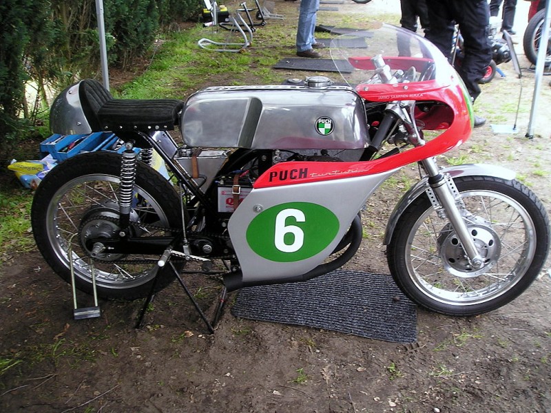 Puch Tunturi 1966/1968 1 Cyl. Dubbelzuiger 2 stroke 250ccm._Jarno Saarinen Replica
Gebouwt/eig. Klaas Tjassens
