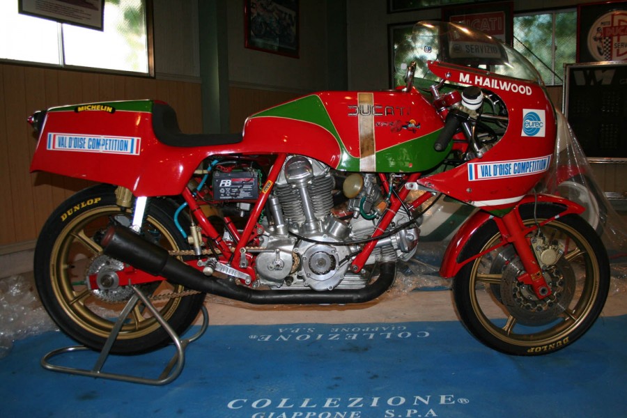 1979 NCR 950 Endurance DM860 088982
More at http://www.collezione-giappone.com/cgg/bike/index.html
Schlüsselwörter: NCR DUCATI ENDURANCE 1979 IOM TT CLASSIC RACER BEVEL TWIN DESMO