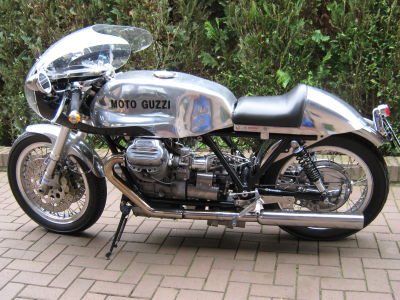 Moto Guzzi 850T Totalumbau
Moto Guzzi 850T Bj. 74 ; Alu Tank von 750SS Duc ; Gabel auch Duc ; Sehr viele Eigenbauteile ; Mehr Bilder und Details unter http://moto-guzzi.de.tl/
Schlüsselwörter: Guzzi ; Umbau ; Cafe Racer ; Extrem ; Eigenbau ; Le Mans ;