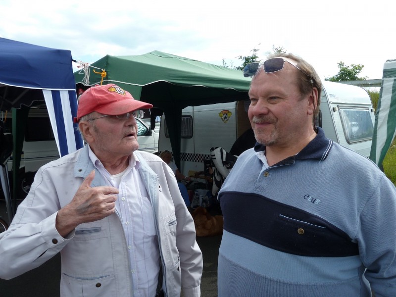 Foto: HJR
Waldi Nieser wieder fit.....im Gespräch mit Arno Schobloch.
