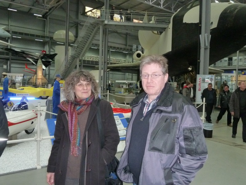 Sieglinde Frohnmeyer und Uli Heuer beim Rundgang im Technik Museum.
Schnell ein kleines Bild...Danke.
